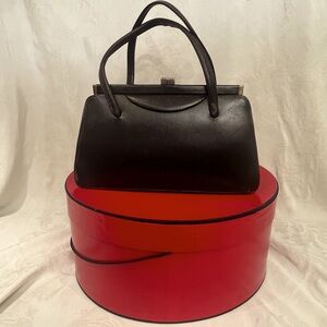 Vintage 50s leather purse. Dark Brown with gold coloured clasp & leather handles